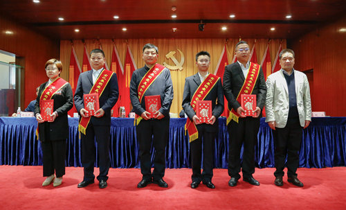 宜化集團(tuán)召開2019年慶?！拔逡弧眹H勞動節(jié)暨表彰大會(圖9)