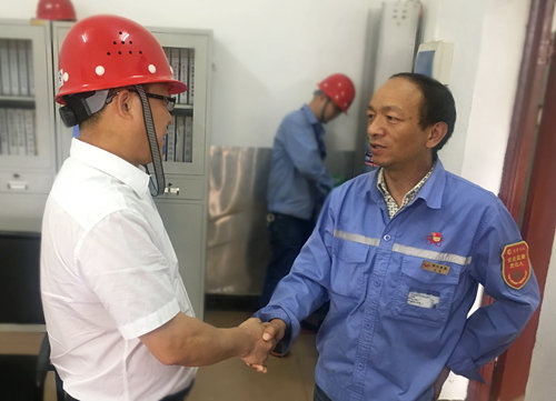 王大真到宜都園區(qū)、股份公司看望慰問基層黨員(圖1)