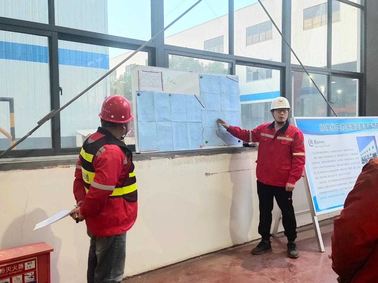 設(shè)備制造分公司開展制作工實操培訓(xùn)(圖1) 設(shè)備制造分公司開展制作工實操培訓(xùn)(圖1)