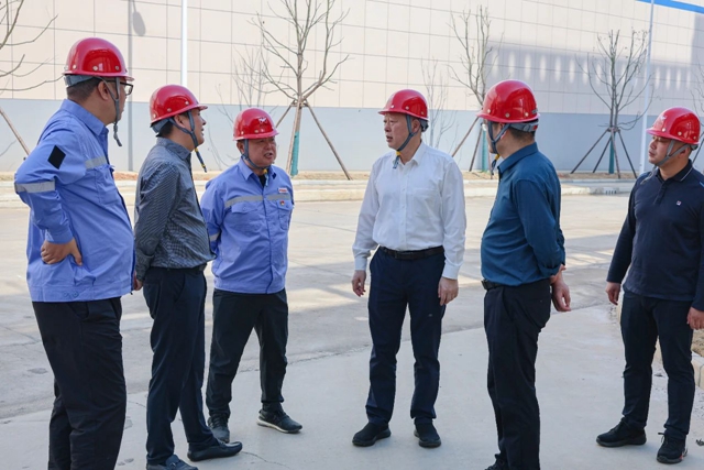 黃智華一行到宜化楚星整體升級(jí)改造項(xiàng)目現(xiàn)場(chǎng)調(diào)研