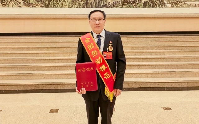 祝賀！新疆宜化礦業(yè)龐建將榮獲全國(guó)勞動(dòng)模范