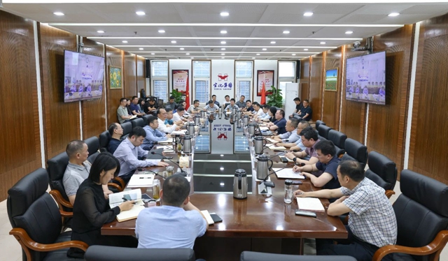 集團穩(wěn)定生產(chǎn)提升效益指揮部召開調(diào)度會(圖1) 集團穩(wěn)定生產(chǎn)提升效益指揮部召開調(diào)度會(圖1)