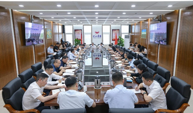 集團(tuán)黨委傳達(dá)學(xué)習(xí)中央通報(bào)精神和上級(jí)有關(guān)會(huì)議精神