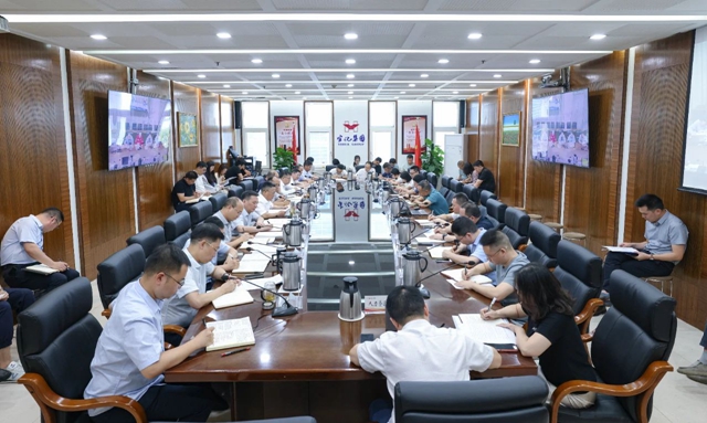 宜化集團(tuán)開(kāi)展深入貫徹中央八項(xiàng)規(guī)定精神學(xué)習(xí)教育讀書(shū)班第三次集體學(xué)習(xí)研討(圖1)