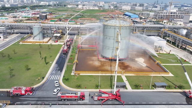 新宜化工開展?；钒踩a事故應急演練