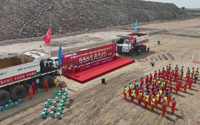 新疆宜化礦業(yè)舉辦第五屆工程設(shè)備技能比武大賽(圖1)