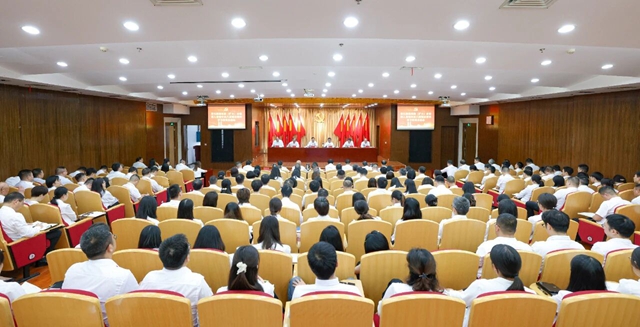 宜化集團召開黨委（擴大）會議暨深入貫徹中央八項規(guī)定精神學習教育總結(jié)會