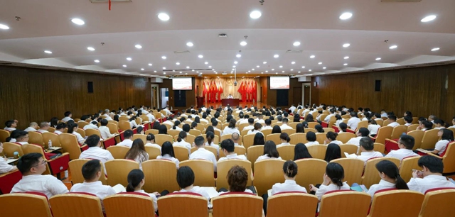 王大真講授學(xué)習(xí)教育專題黨課